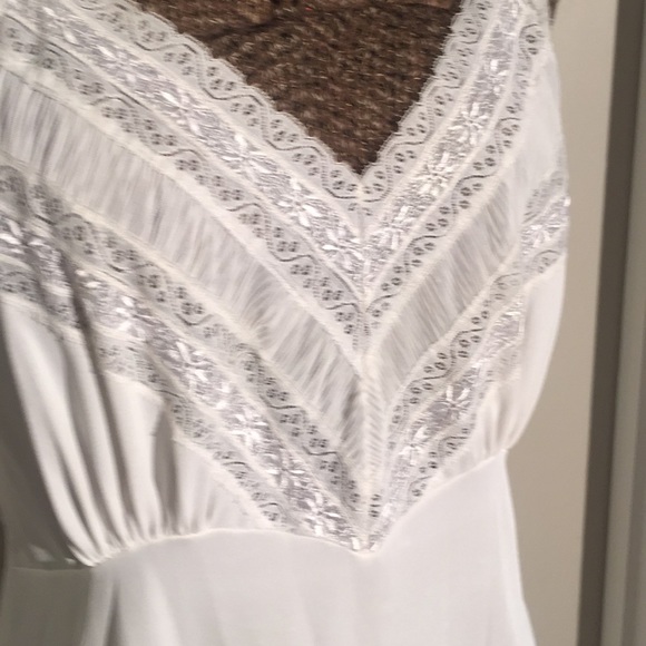 2 vintage slips - Picture 3 of 3